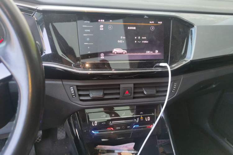 Used Volkswagen Tayron 2020 330TSI Two-Wheel Drive Luxury Smart Connectivity Version Audio And AC Panel