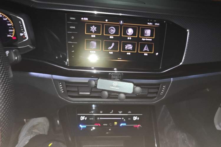 Used Volkswagen Tayron 2020 380TSI All-Wheel Drive R-Line Connected Version Audio And AC Panel