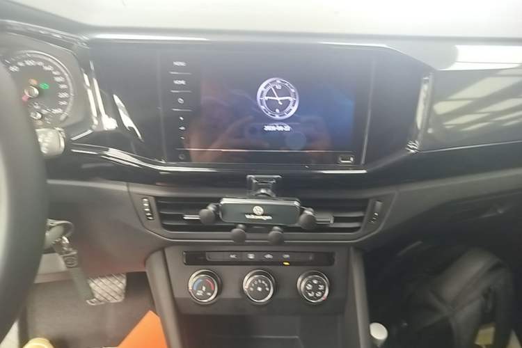 Used Volkswagen Tayron 2020 280TSI Two-Wheel Drive Comfort Connect Edition Audio And AC Panel