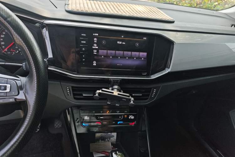 Used Volkswagen Tayron 2020 330TSI Two-Wheel Drive Luxury Smart Connectivity Version Audio And AC Panel