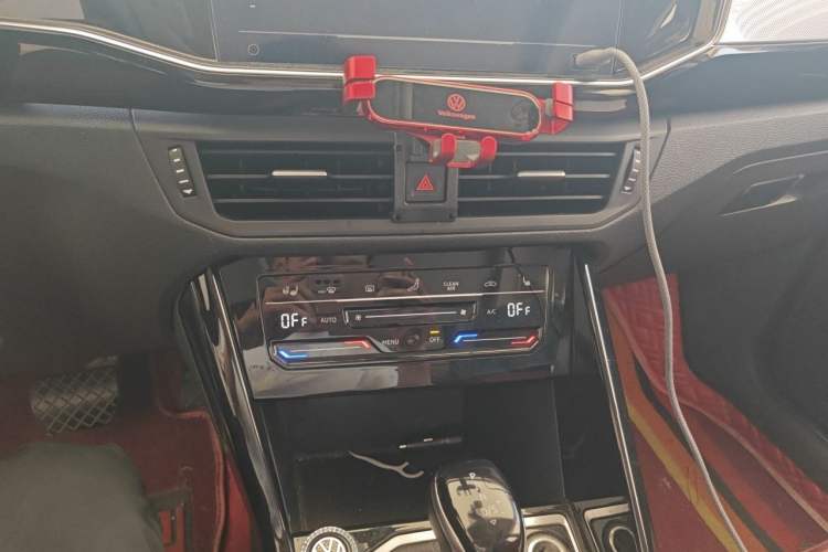 Used Volkswagen Tayron 2020 330TSI Two-Wheel Drive Luxury Connected Pro Edition Audio And AC Panel