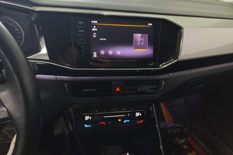 Used Volkswagen Tayron 2020 330TSI Two-Wheel Drive Luxury Smart Connectivity Version Audio And AC Panel