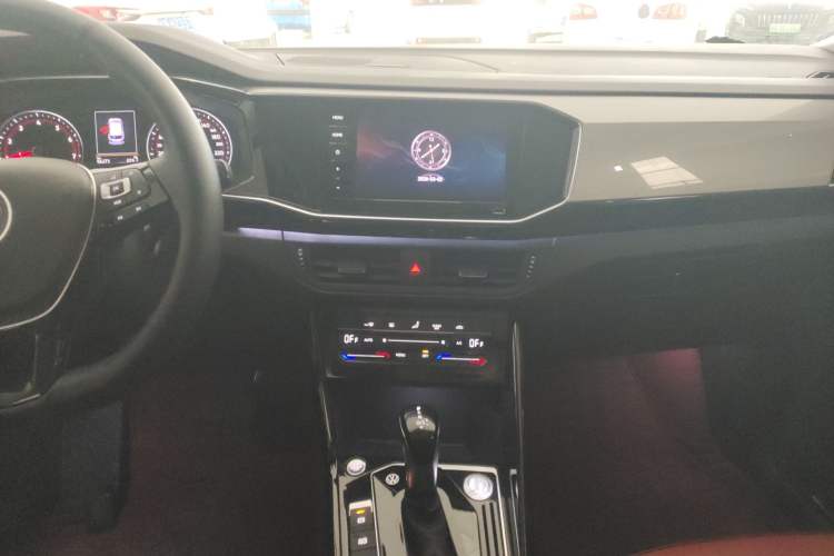 Used Volkswagen Tayron 2020 280TSI Two-Wheel Drive Luxury Connect Edition Audio And AC Panel