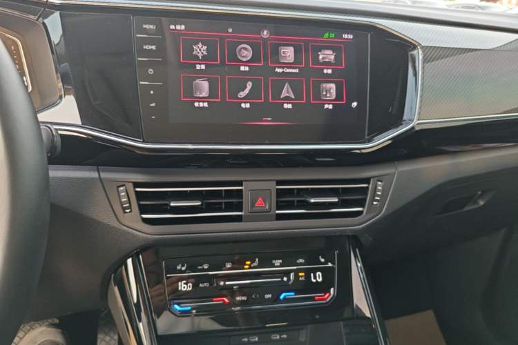 Used Volkswagen Tayron 2020 330TSI Two-Wheel Drive Luxury Connected Pro Edition Audio And AC Panel