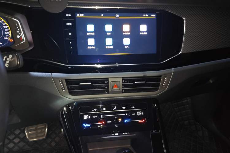 Used Volkswagen Tayron 2020 380TSI All-Wheel Drive R-Line Connected Version Audio And AC Panel