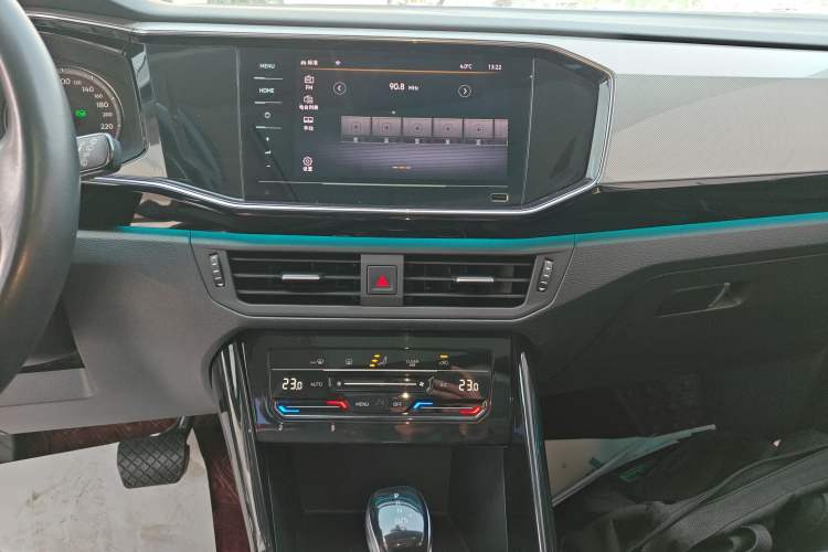 Used Volkswagen Tayron 2020 330TSI Two-Wheel Drive Luxury Smart Connectivity Version Audio And AC Panel