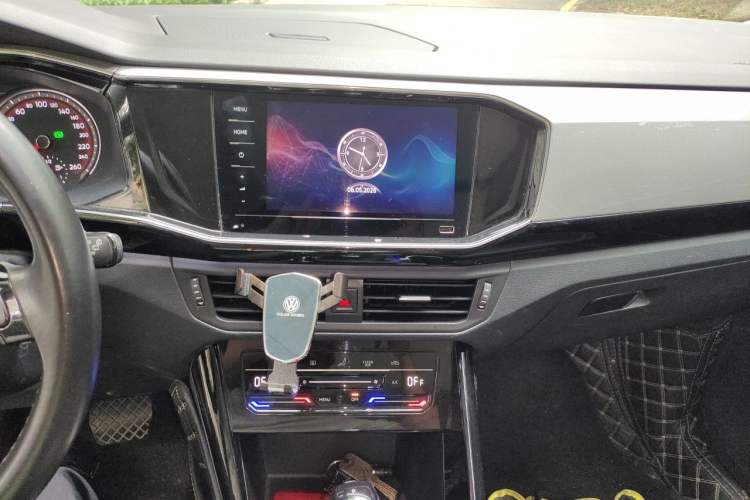 Used Volkswagen Tayron 2020 330TSI Two-Wheel Drive Luxury Smart Connectivity Version Audio And AC Panel