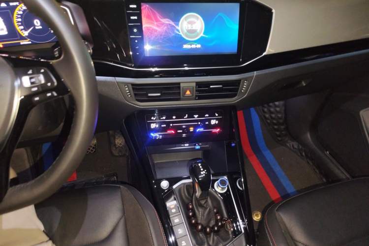 Used Volkswagen Tayron 2020 330TSI Two-Wheel Drive Luxury Smart Connectivity Version Audio And AC Panel