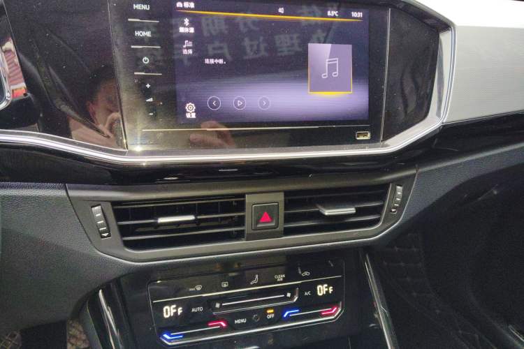 Used Volkswagen Tayron 2020 280TSI Two-Wheel Drive Luxury Connect Edition Audio And AC Panel