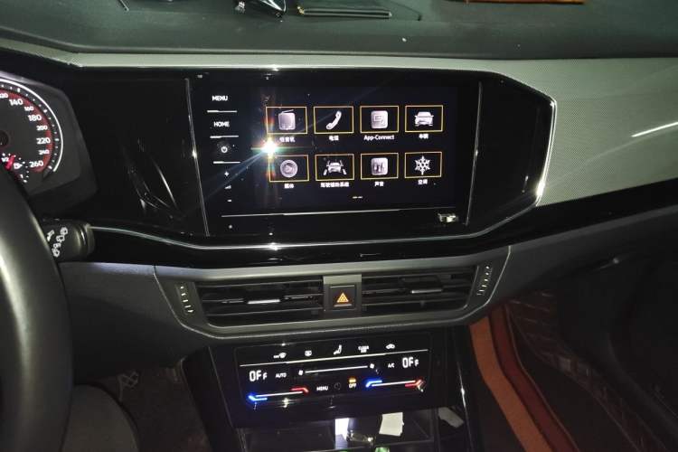Used Volkswagen Tayron 2020 330TSI Two-Wheel Drive Luxury Smart Connectivity Version Audio And AC Panel