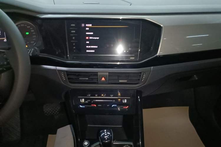 Used Volkswagen Tayron 2020 330TSI Two-Wheel Drive Luxury Smart Connectivity Version Audio And AC Panel