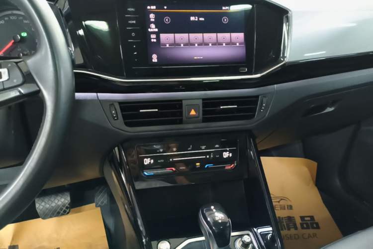 Used Volkswagen Tayron 2020 280TSI Two-Wheel Drive Luxury Connect Edition Audio And AC Panel