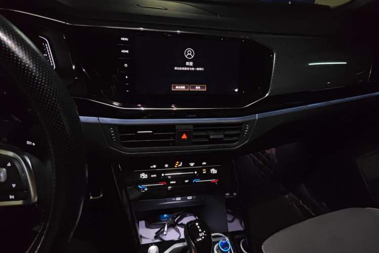 Used Volkswagen Tayron 2020 380TSI All-Wheel Drive R-Line Connected Version Audio And AC Panel