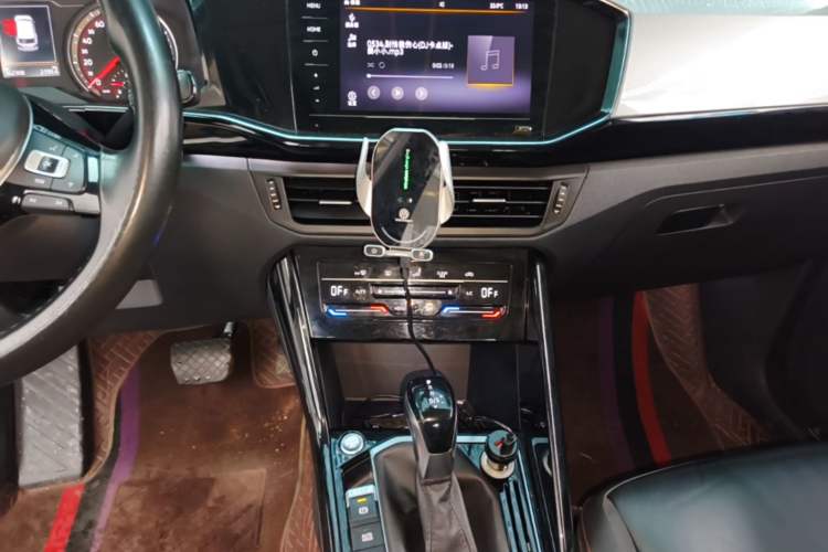 Used Volkswagen Tayron 2020 330TSI Two-Wheel Drive Luxury Smart Connectivity Version Audio And AC Panel