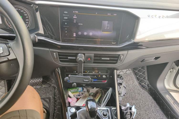 Used Volkswagen Tayron 2020 330TSI Two-Wheel Drive Luxury Smart Connectivity Version Audio And AC Panel
