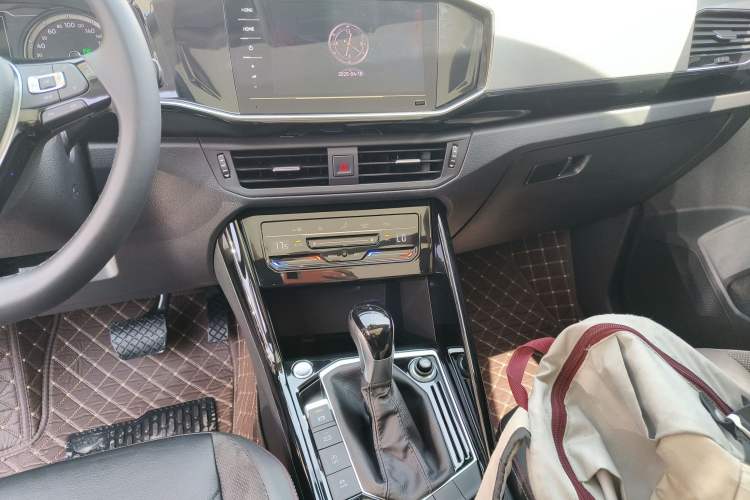 Used Volkswagen Tayron 2020 330TSI Two-Wheel Drive Luxury Smart Connectivity Version Audio And AC Panel