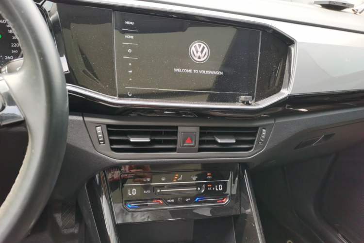 Used Volkswagen Tayron 2020 330TSI Two-Wheel Drive Luxury Smart Connectivity Version Audio And AC Panel