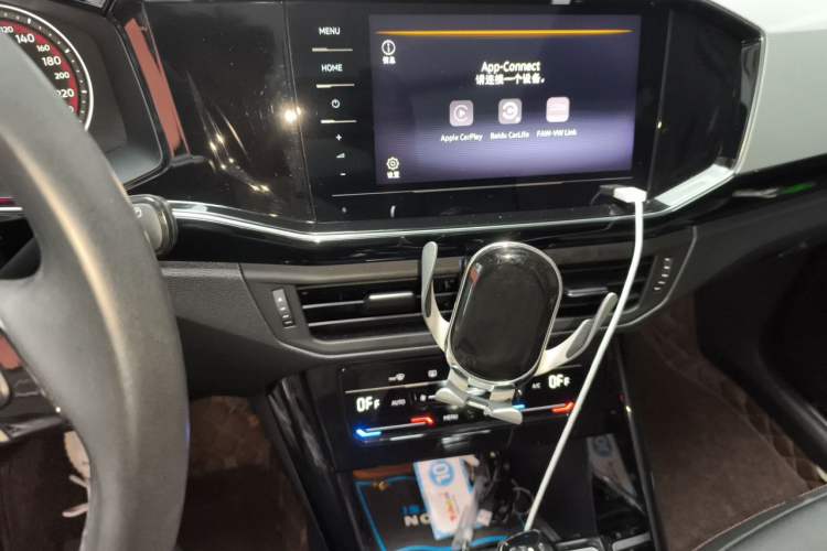 Used Volkswagen Tayron 2020 330TSI Two-Wheel Drive Luxury Smart Connectivity Version Audio And AC Panel