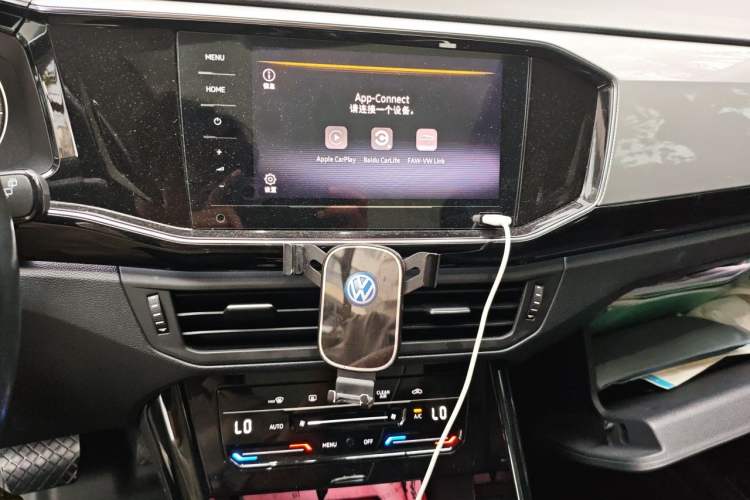 Used Volkswagen Tayron 2020 330TSI Two-Wheel Drive Luxury Smart Connectivity Version Audio And AC Panel