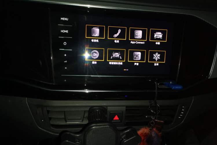 Used Volkswagen Tayron 2020 280TSI Two-Wheel Drive Luxury Connect Edition Audio And AC Panel