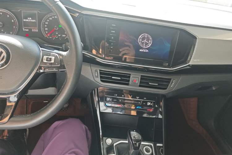 Used Volkswagen Tayron 2020 280TSI Two-Wheel Drive Luxury Connect Edition Audio And AC Panel