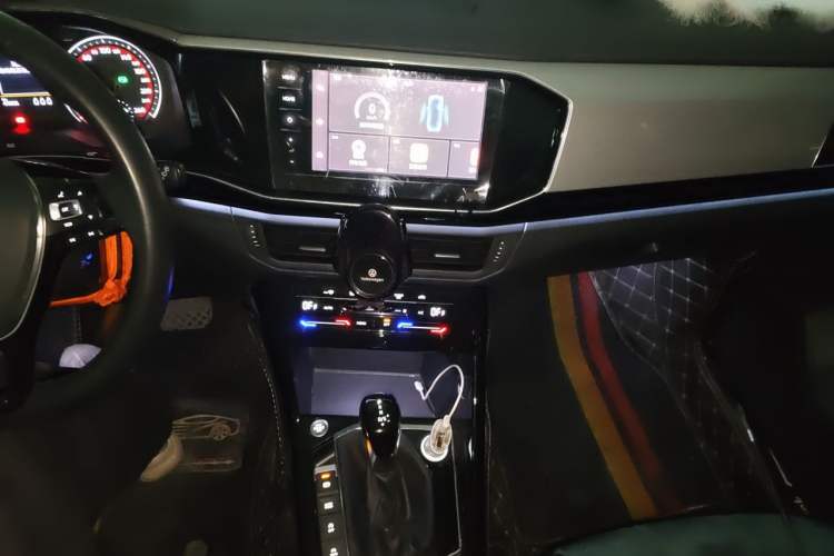 Used Volkswagen Tayron 2020 330TSI Two-Wheel Drive Luxury Smart Connectivity Version Audio And AC Panel