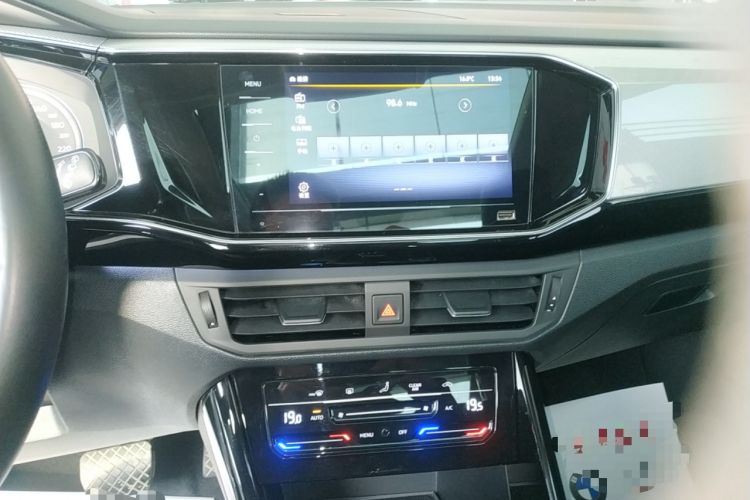 Used Volkswagen Tayron 2020 330TSI Two-Wheel Drive Luxury Smart Connectivity Version Audio And AC Panel