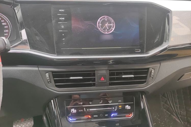 Used Volkswagen Tayron 2020 280TSI Two-Wheel Drive Luxury Connect Edition Audio And AC Panel