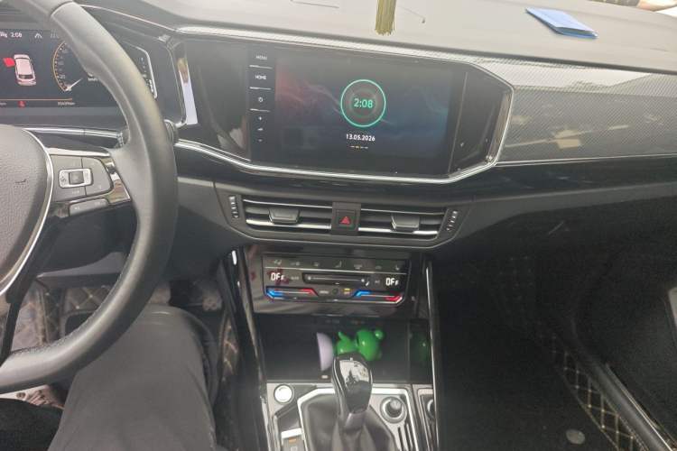 Used Volkswagen Tayron 2020 330TSI Two-Wheel Drive Luxury Connected Pro Edition Audio And AC Panel