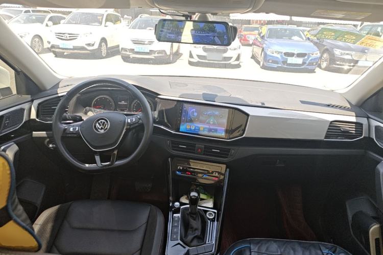 Used Volkswagen Tayron 2020 330TSI Two-Wheel Drive Luxury Smart Connectivity Version Center Console