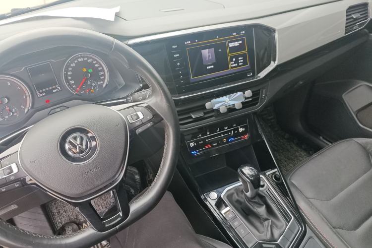 Used Volkswagen Tayron 2020 330TSI Two-Wheel Drive Luxury Smart Connectivity Version Center Console