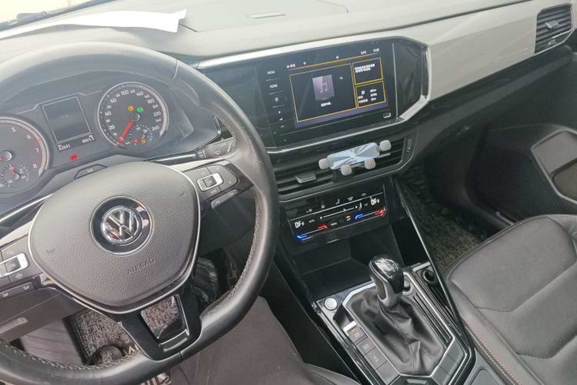 Used Volkswagen Tayron 2020 330TSI Two-Wheel Drive Luxury Smart Connectivity Version Center Console