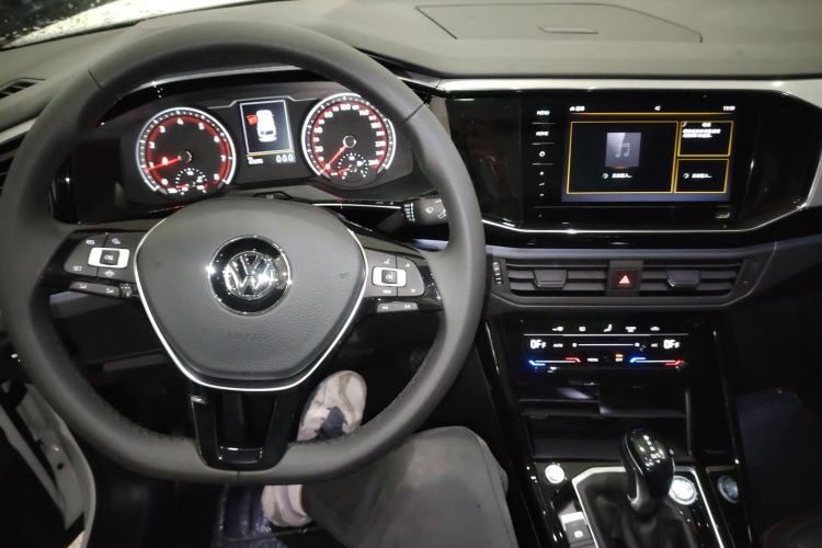 Used Volkswagen Tayron 2020 330TSI Two-Wheel Drive Luxury Smart Connectivity Version Center Console