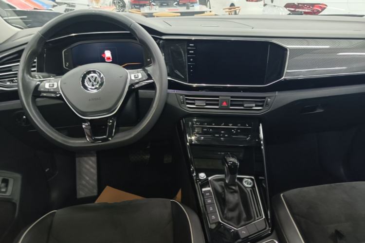 Used Volkswagen Tayron 2020 330TSI Two-Wheel Drive Luxury Smart Connectivity Version Center Console