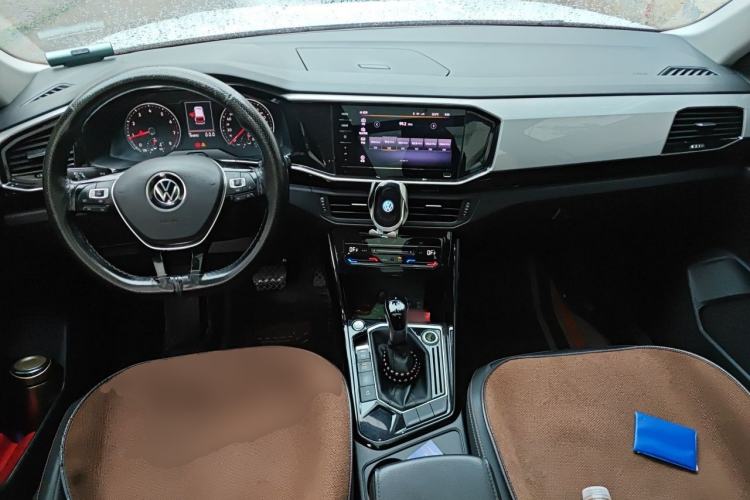 Used Volkswagen Tayron 2020 330TSI Two-Wheel Drive Luxury Connected Pro Edition Center Console