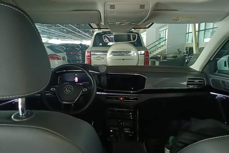 Used Volkswagen Tayron 2020 330TSI Two-Wheel Drive Luxury Connected Pro Edition Center Console