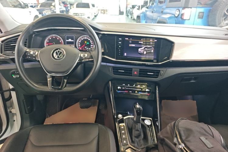 Used Volkswagen Tayron 2020 330TSI Two-Wheel Drive Luxury Smart Connectivity Version Center Console