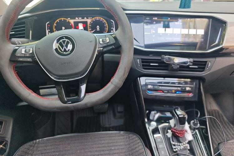 Used Volkswagen Tayron 2020 330TSI Two-Wheel Drive Luxury Smart Connectivity Version Center Console