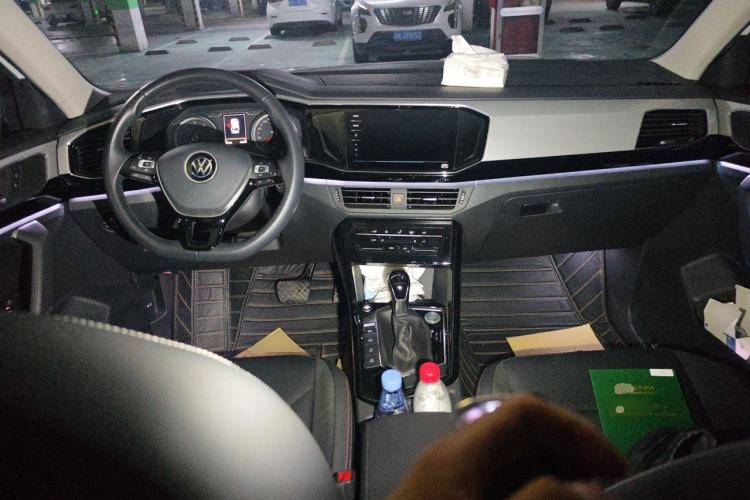 Used Volkswagen Tayron 2020 330TSI Two-Wheel Drive Luxury Smart Connectivity Version Center Console