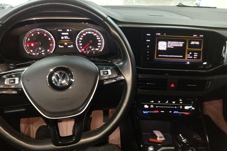 Used Volkswagen Tayron 2020 280TSI Two-Wheel Drive Luxury Connect Edition Center Console