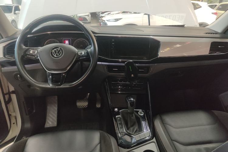 Used Volkswagen Tayron 2020 330TSI Two-Wheel Drive Luxury Smart Connectivity Version Center Console