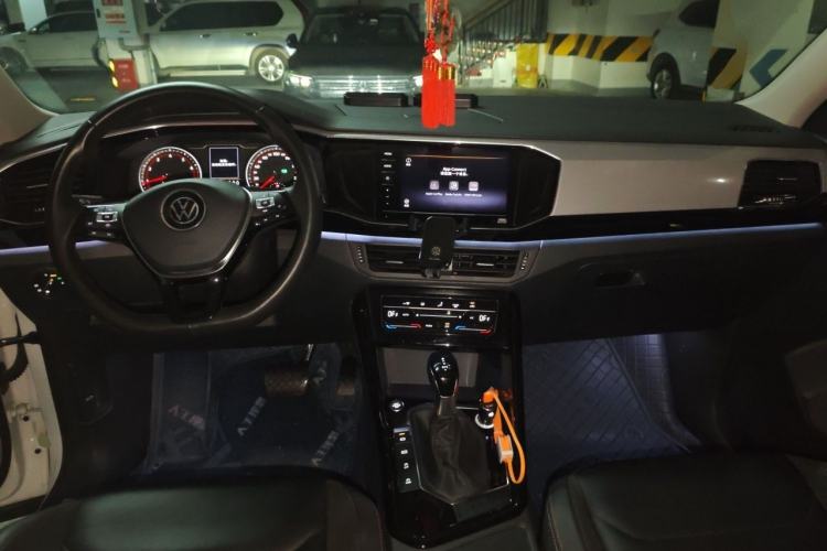 Used Volkswagen Tayron 2020 330TSI Two-Wheel Drive Luxury Connected Pro Edition Center Console
