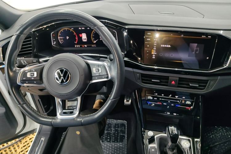 Used Volkswagen Tayron 2020 380TSI All-Wheel Drive R-Line Connected Version Center Console