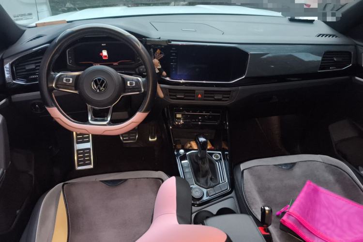 Used Volkswagen Tayron 2020 380TSI All-Wheel Drive R-Line Connected Version Center Console