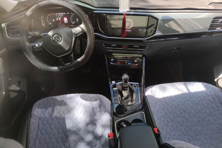 Used Volkswagen Tayron 2020 330TSI Two-Wheel Drive Luxury Connected Pro Edition Center Console