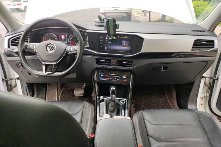 Used Volkswagen Tayron 2020 330TSI Two-Wheel Drive Luxury Smart Connectivity Version Center Console