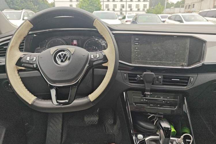 Used Volkswagen Tayron 2020 280TSI Two-Wheel Drive Luxury Connect Edition Center Console