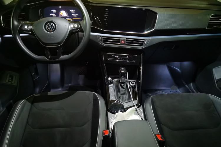 Used Volkswagen Tayron 2020 330TSI Two-Wheel Drive Luxury Connected Pro Edition Center Console