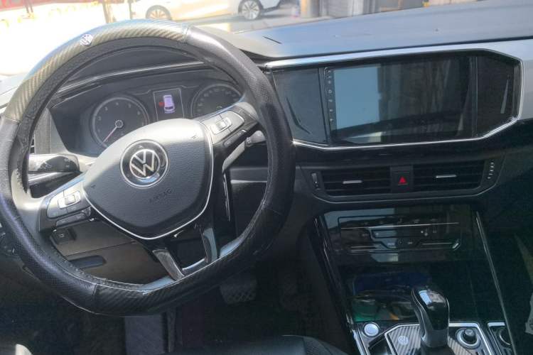 Used Volkswagen Tayron 2020 330TSI Two-Wheel Drive Luxury Smart Connectivity Version Center Console
