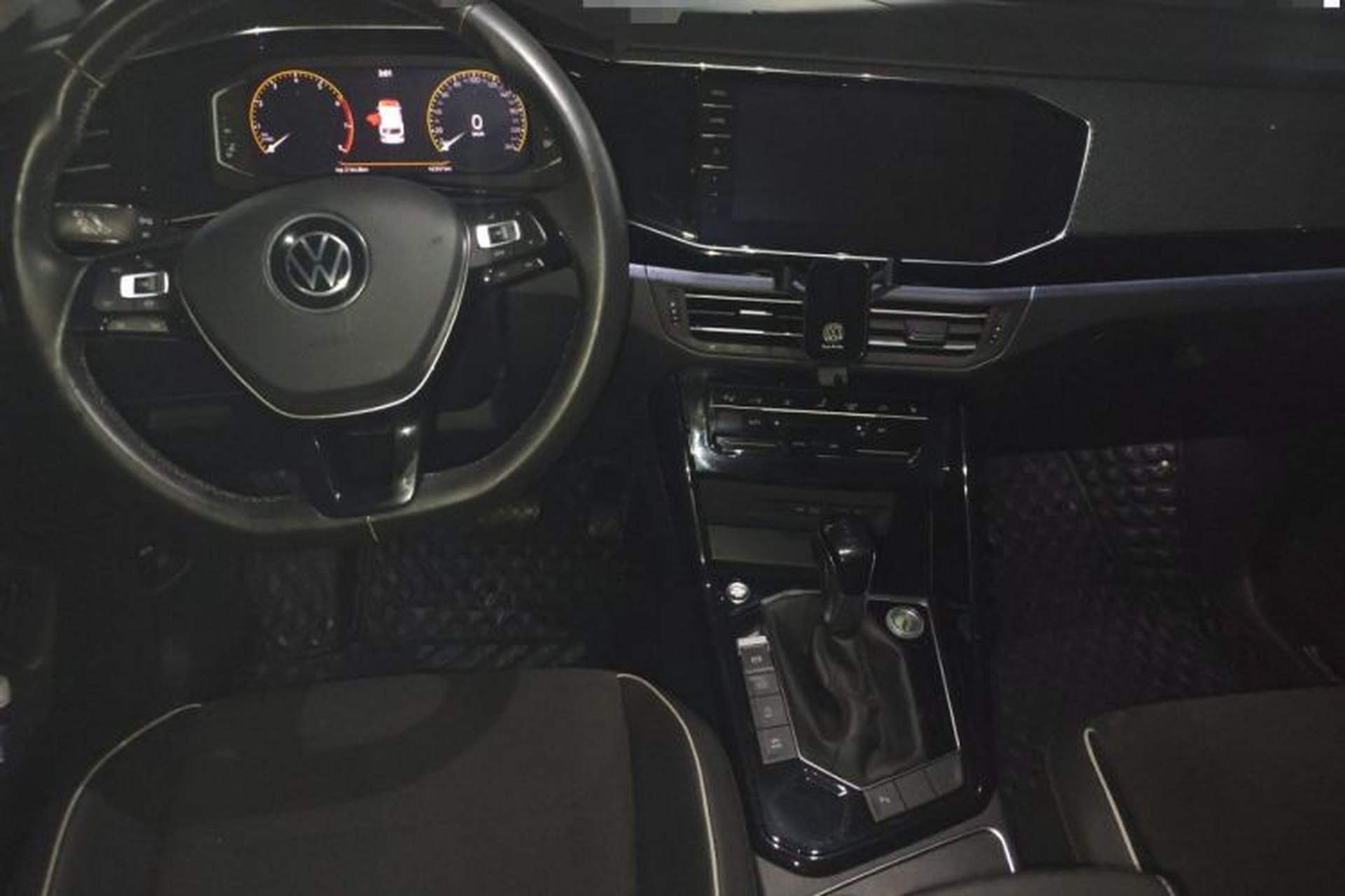 Used Volkswagen Tayron 2020 330TSI Two-Wheel Drive Luxury Connected Pro Edition Center Console